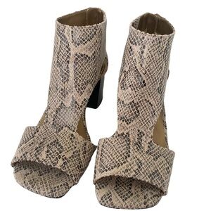 Kenneth Cole Reaction Women Mix Cut Out Sandal Animal Print.Tan Black Sz 8.5